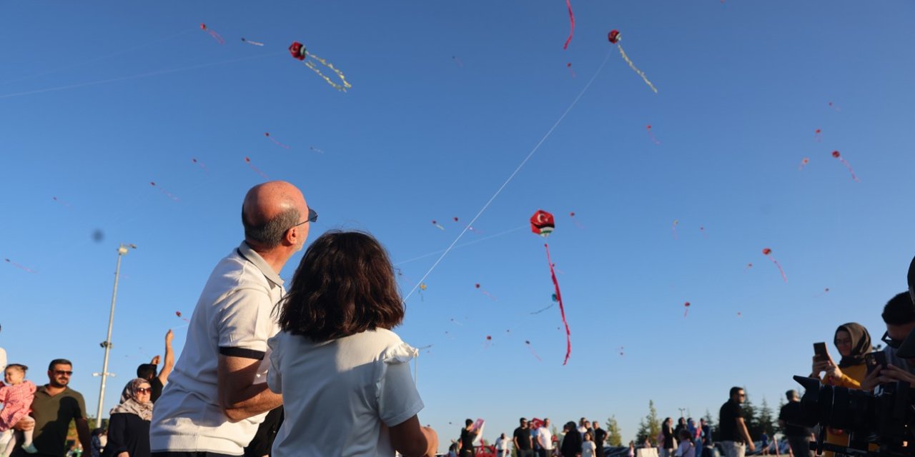 Selçuklu'da gökyüzü uçurtmalarla renklendi