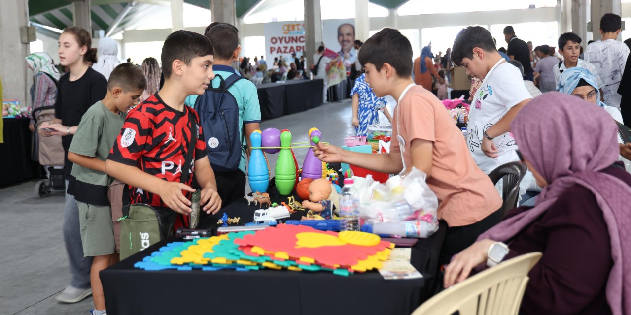 Genç KOMEK'ten ikinci el oyuncak pazarı