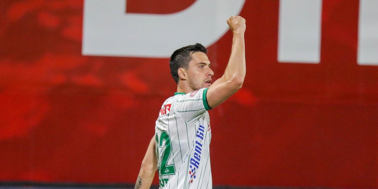 Umut Nayir ilk maçta kafasını koydu