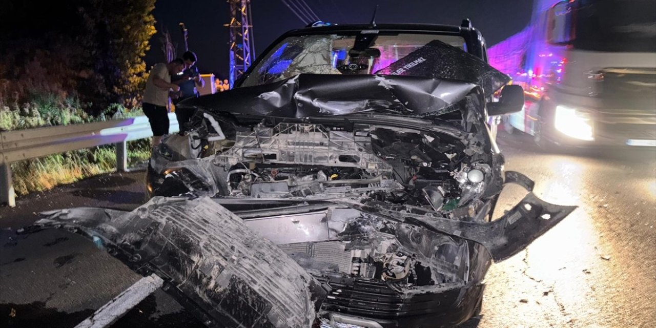 İki aracın çarpıştığı kazada 4 kişi yaralandı