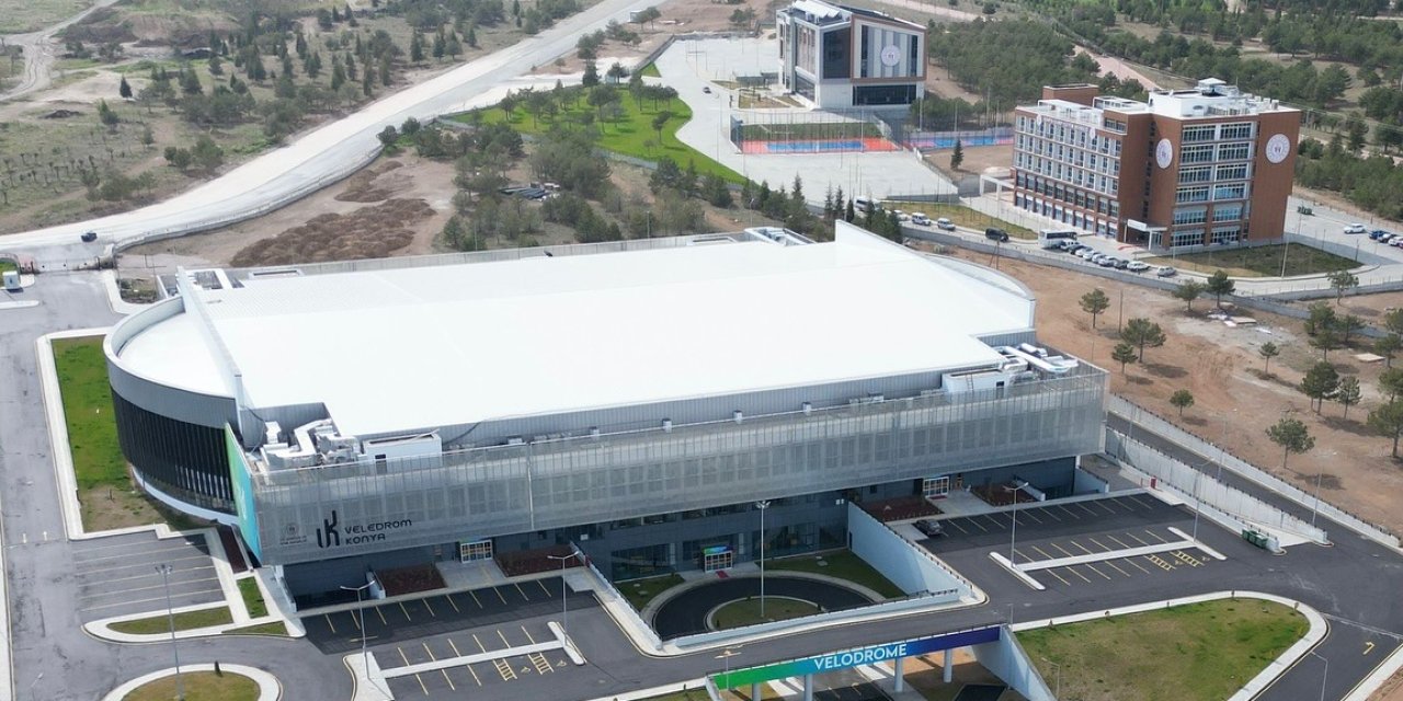 Pist bisikletinde dünya rekoru denemeleri Konya Olimpik Veledromu'nda başladı