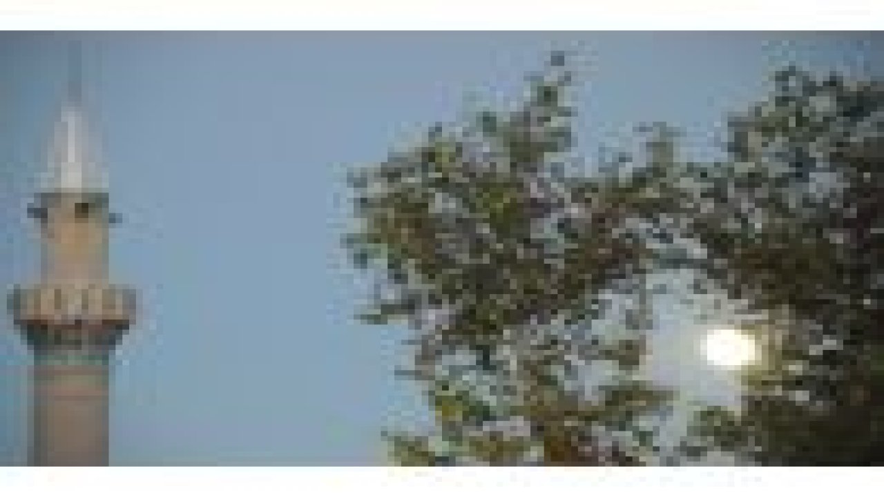 Kadı İzzeddin minaresinden dolunay