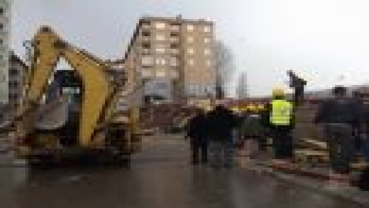 Şiddetli rüzgar çatı uçurdu!