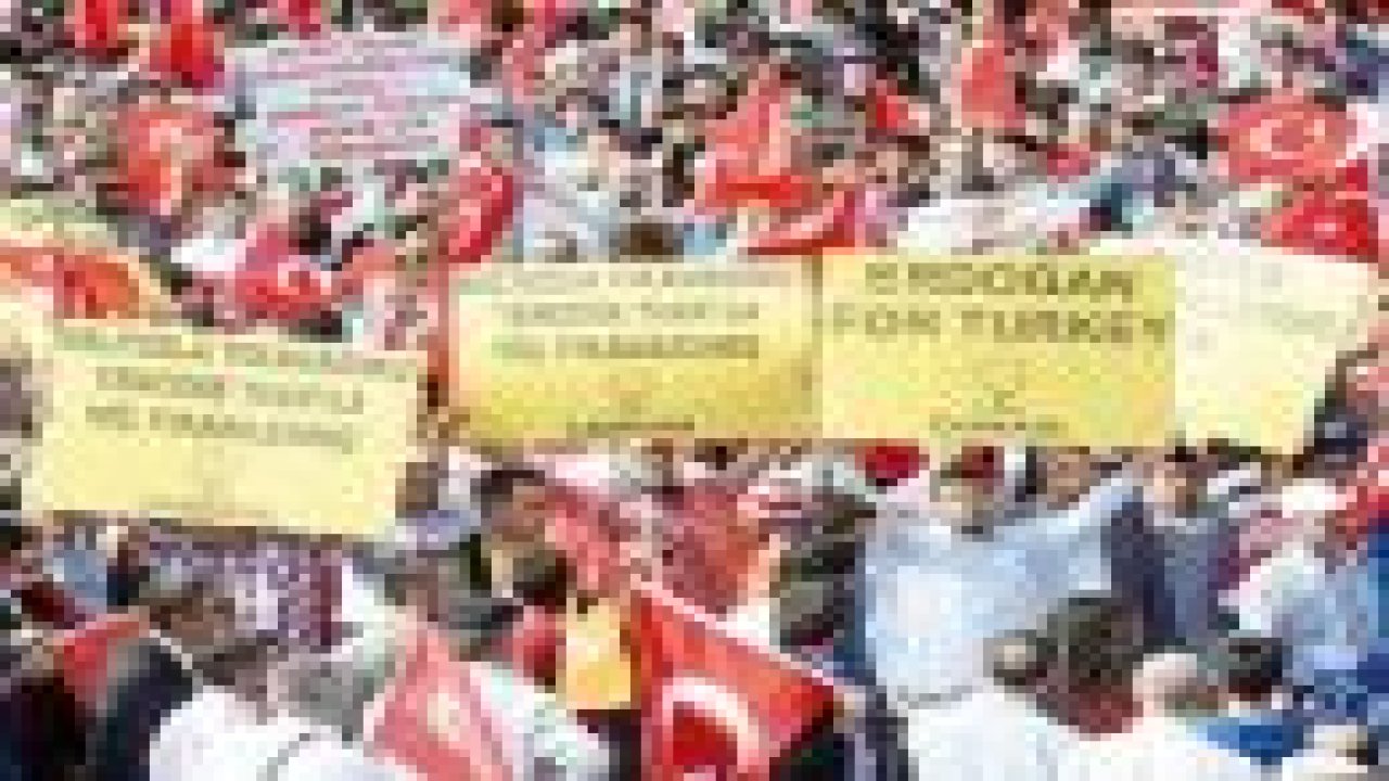 Mitinglerde pankart savaşları