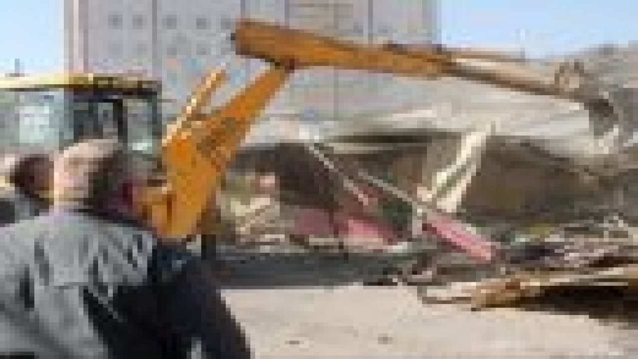 Yıkım sırasında yangın çıktı