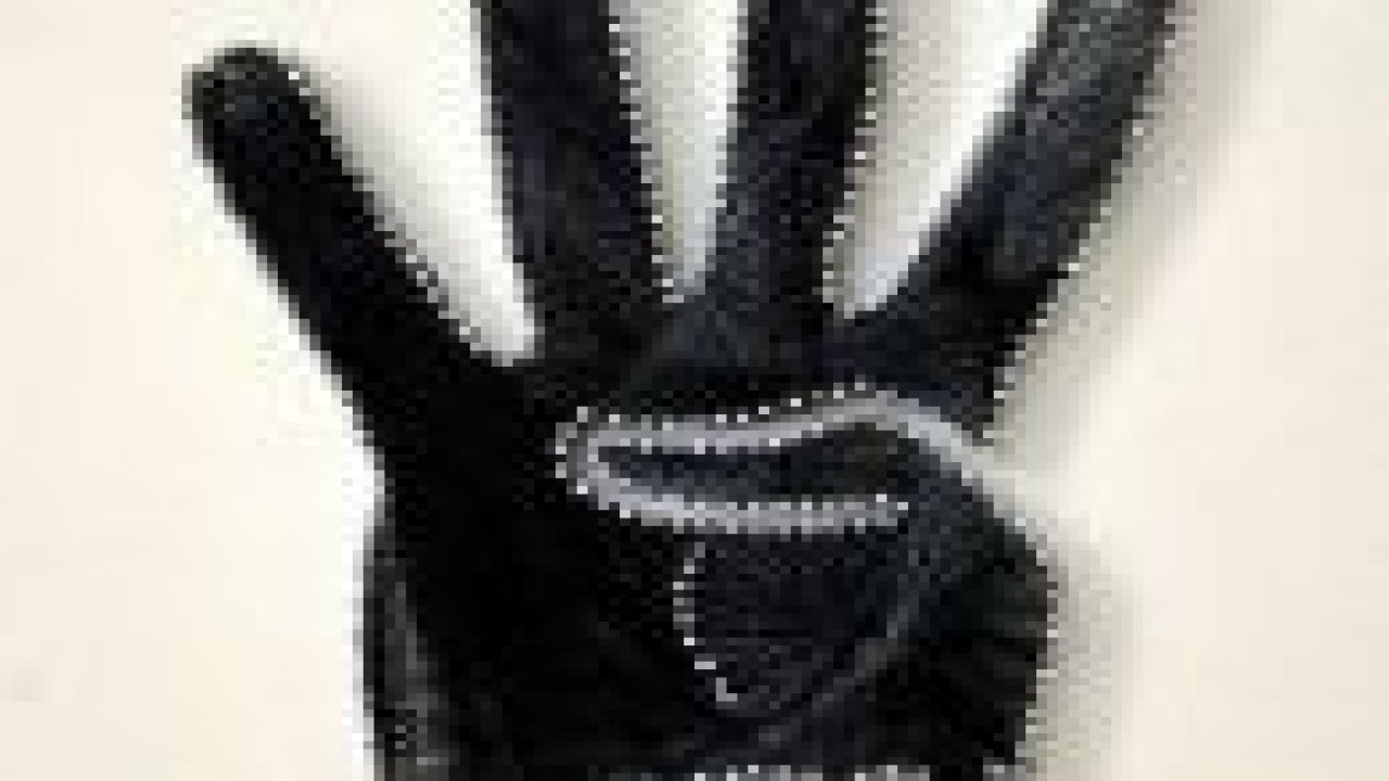 Bin çivi ve bin metre tel ile Rabia işareti yaptı