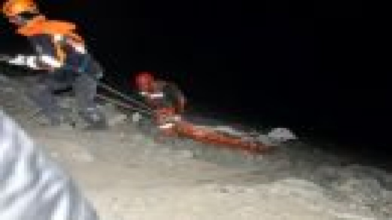 Uçuruma Düşen Otomobil Sürücüsünün Cesedi 8 Saatte Çıkarıldı