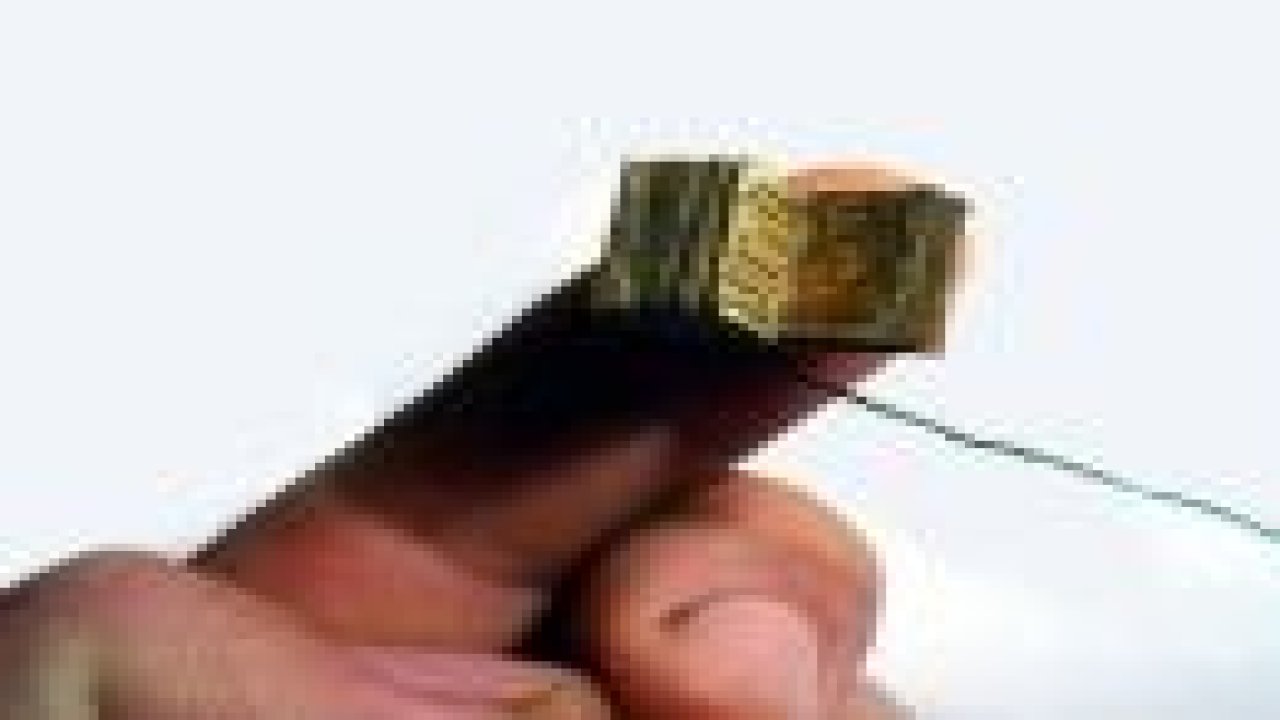 Dünyanın en küçük Kur'an-ı Kerim'ini yazdı