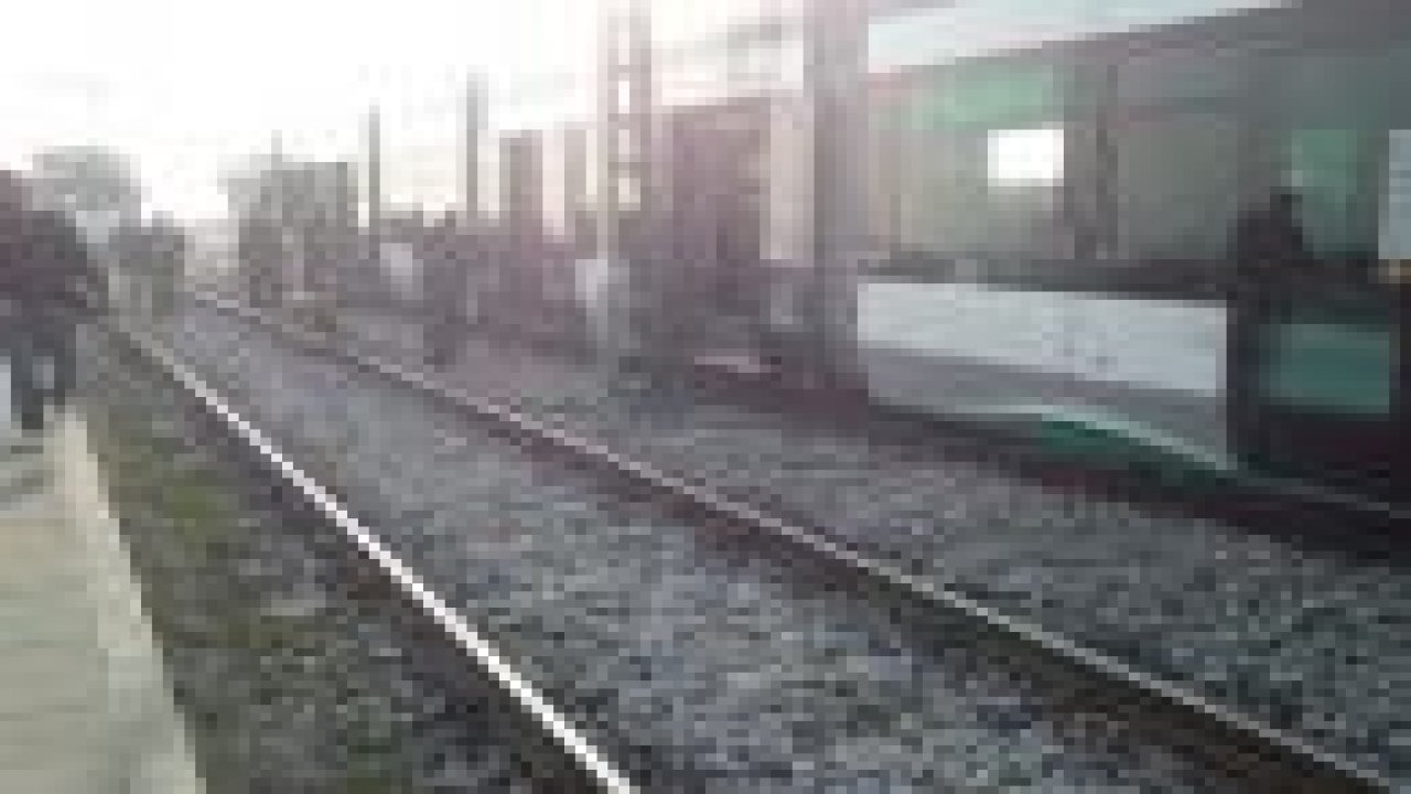 Tramvayın altında kaldı!