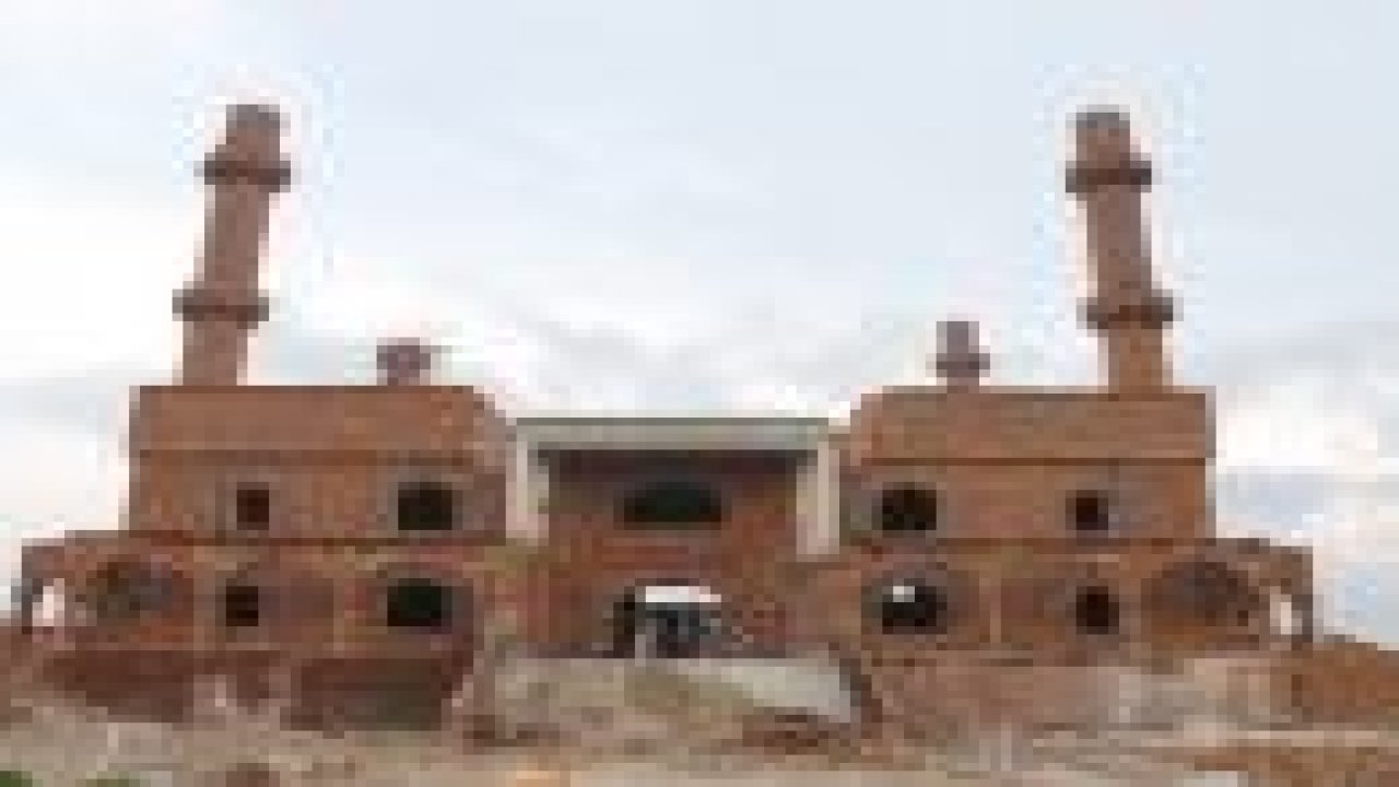 Ahlat taşından külliye