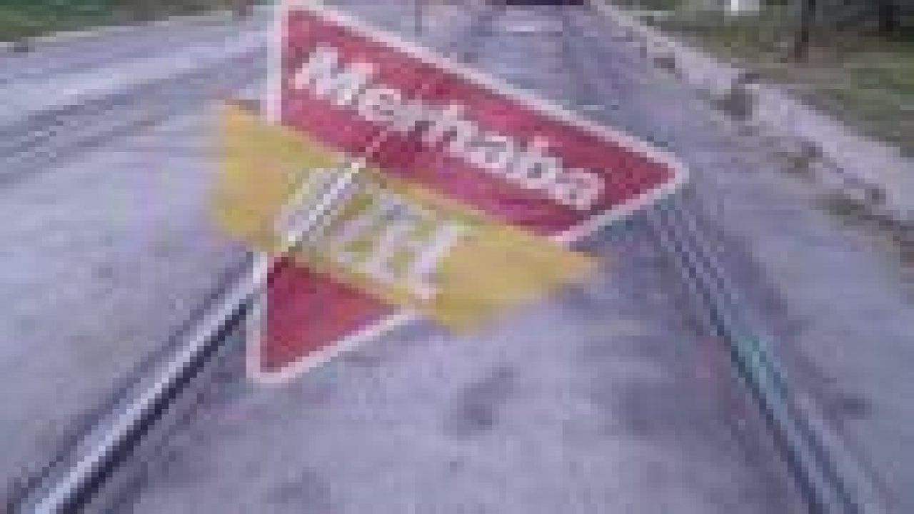 Tramvay raydan çıktı, yolcular mağdur oldu