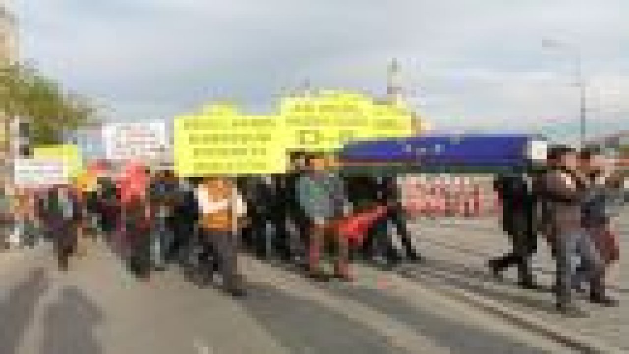 D-8 için yürüdüler