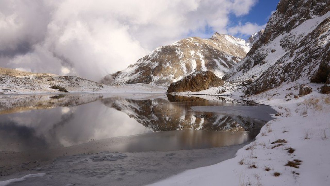 Bolkar'daki buzul göllerinin kış güzelliği büyülüyor