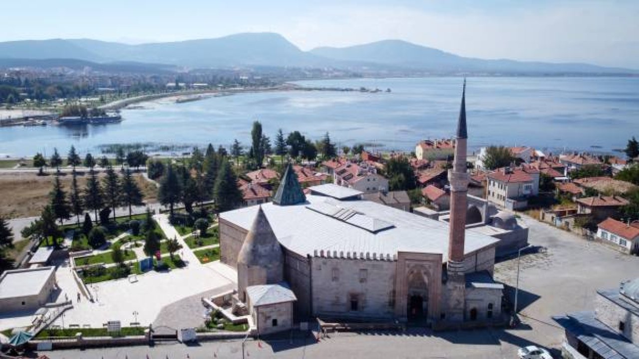 İçinde zamanın durduğu mekan: Eşrefoğlu Camisi