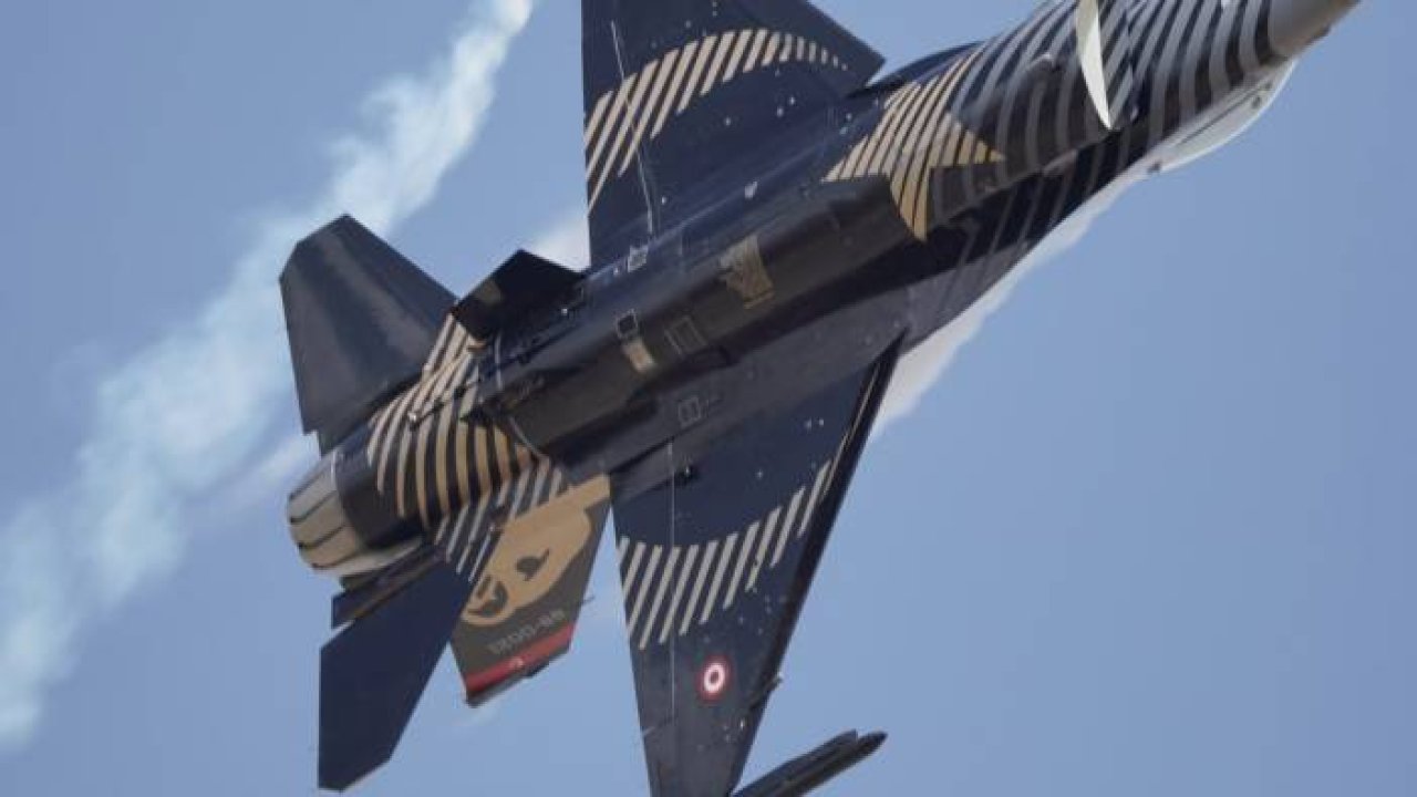 Polonyalı fotoğraf sanatçısı Konya'da düzenlenen Anadolu Kartalı tatbikatını fotoğrafladı