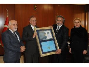 Dünyanın En Uzun Ebrusu Guinness Rekorlar Kitabı’na Girdi