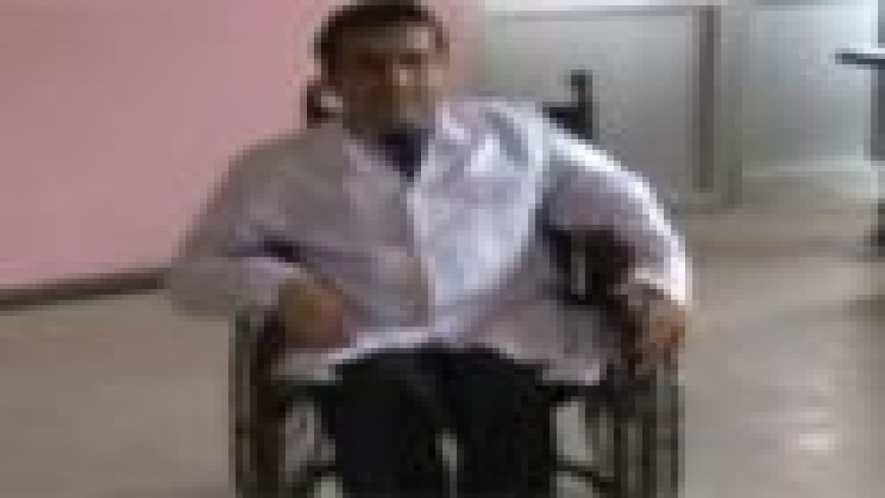 O bütün engelleri aşıyor