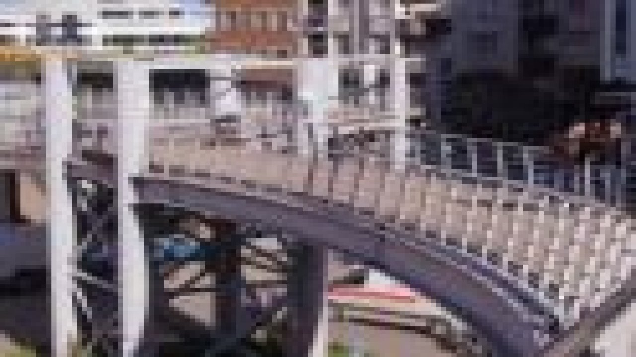Rize'de labirent gibi üst geçit