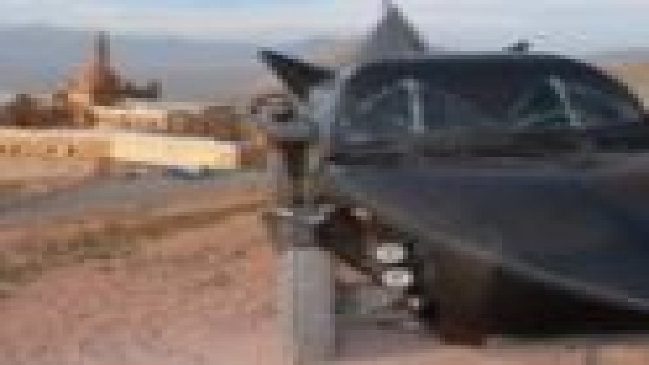 Topladığı hurdalarla otomobil yaptı