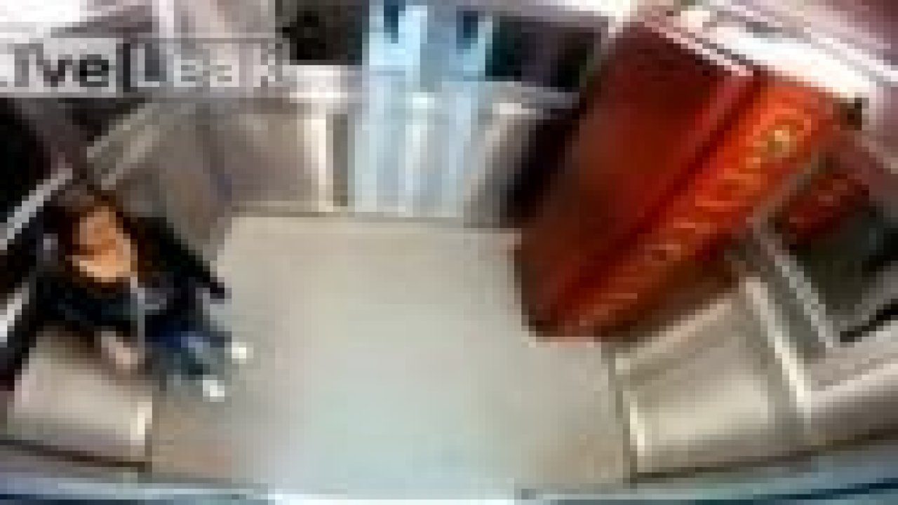 Asansörde tabut şakası