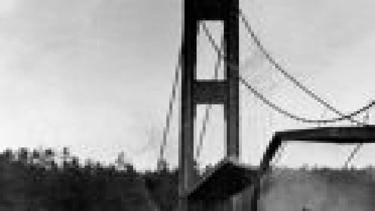 Rüzgar dev asma köprüyü böyle yıktı