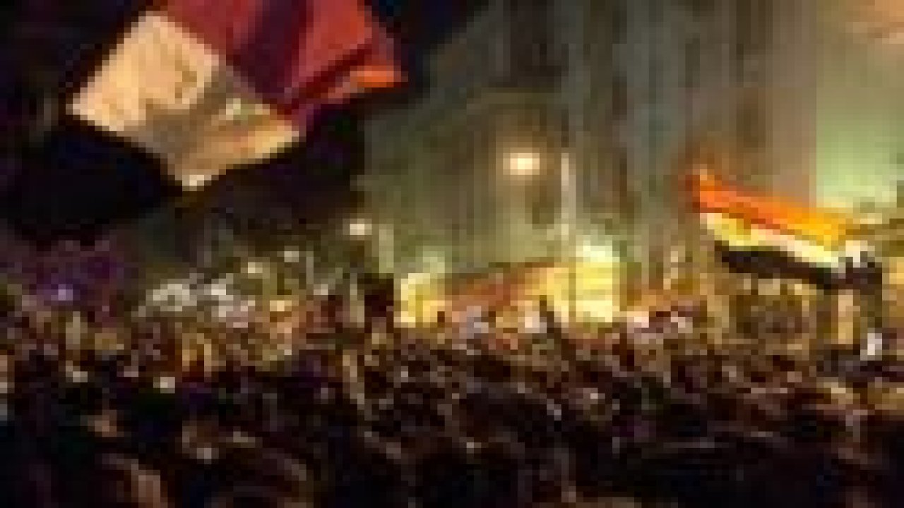 Şimdi de Mursi taraftarları sokaklarda