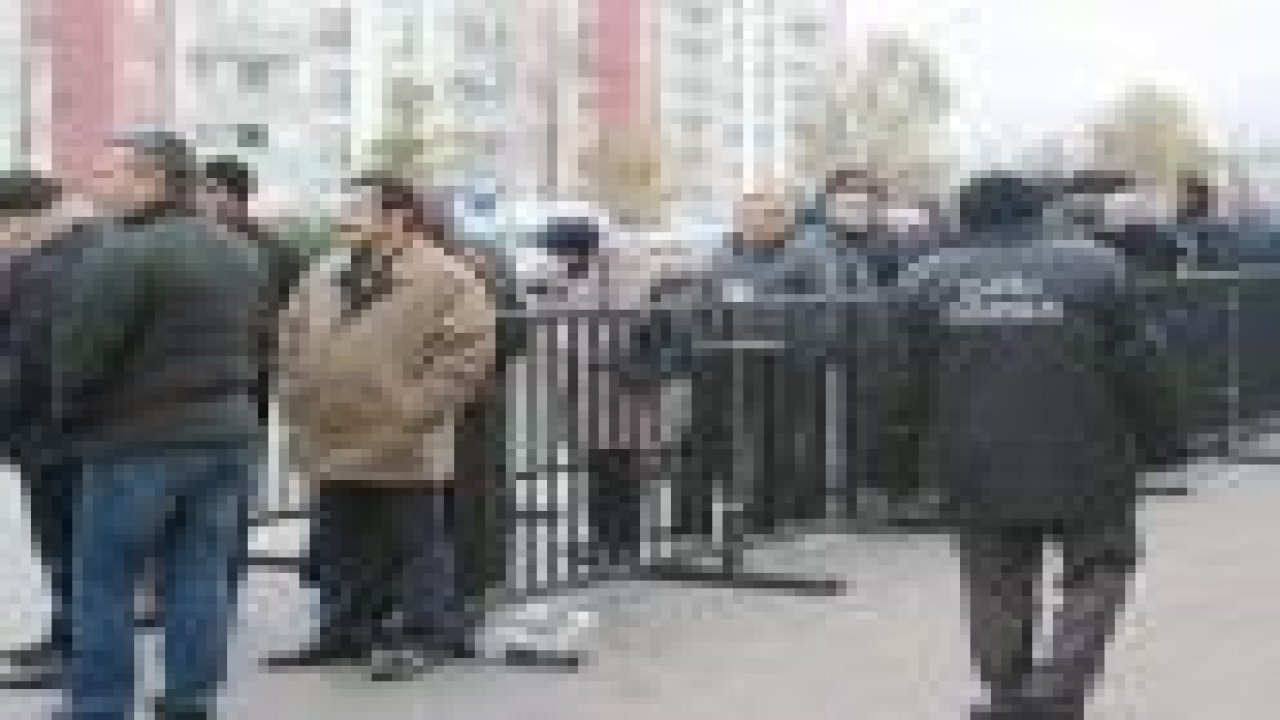 Mağaza açılışında ucuzluk izdihamı