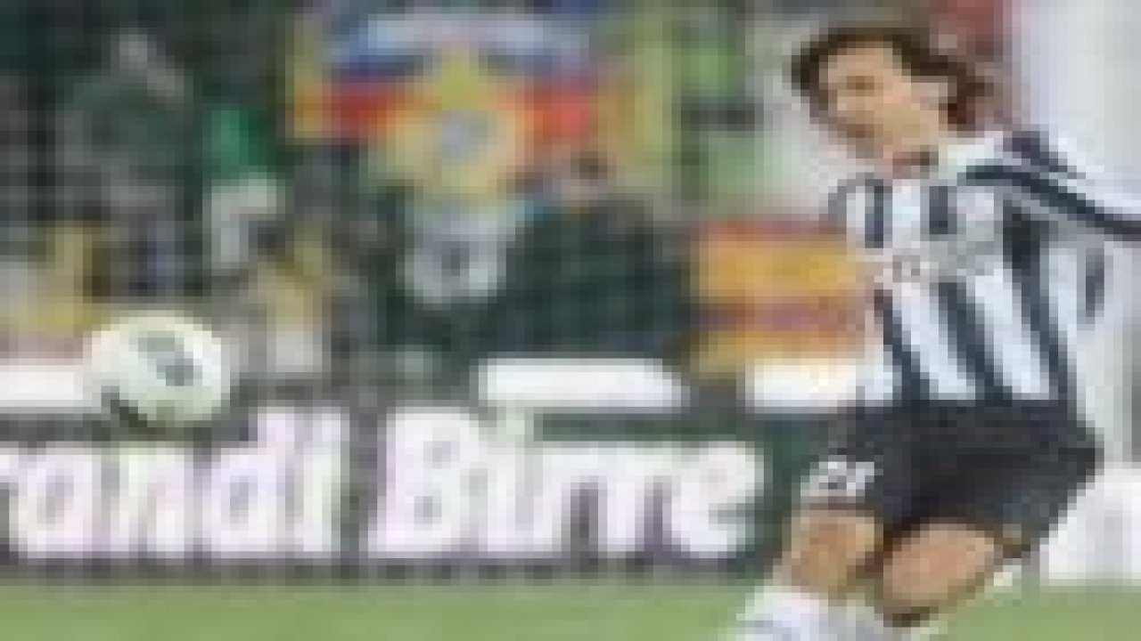 Pirlo'nun bu frikik golünü ders diye okutun!