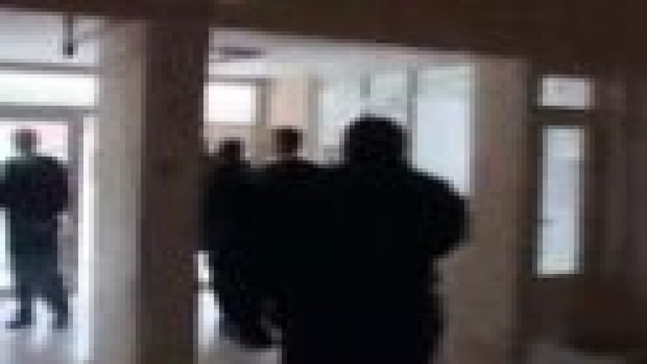 Polisler depremden böyle kaçtılar