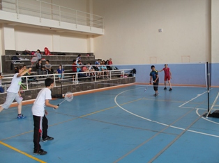 Okullar badmintonda karşı karşıya geldi
