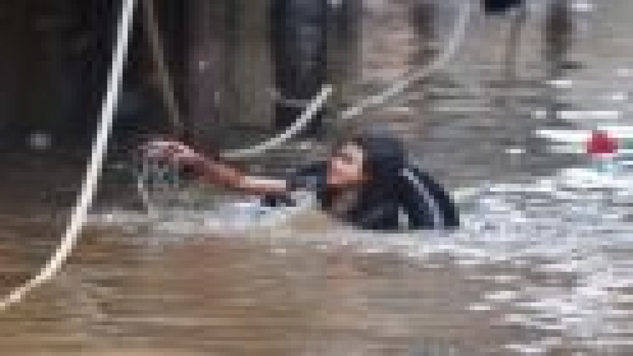 Sel Cakarta'yı vurdu: 5 ölü!