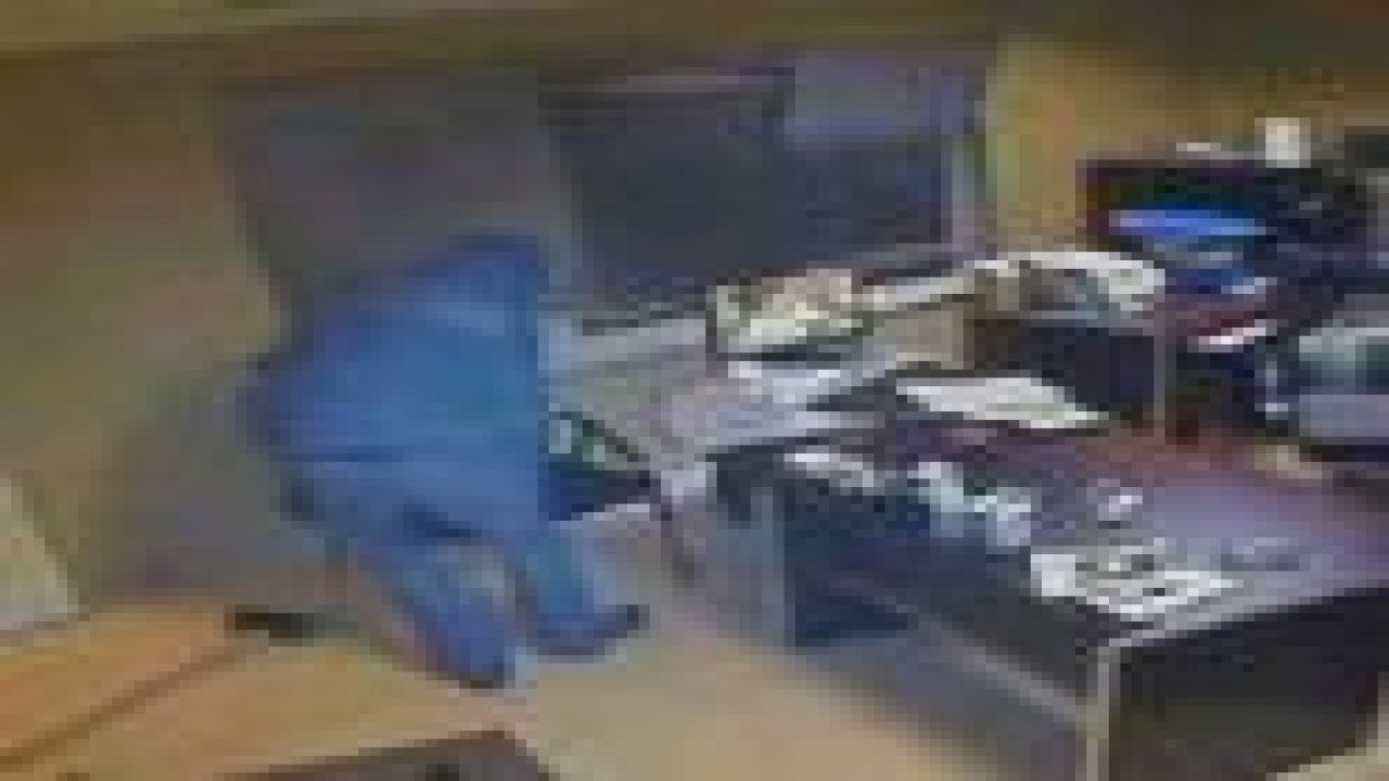 Çelik kasa hırsızları kamerada