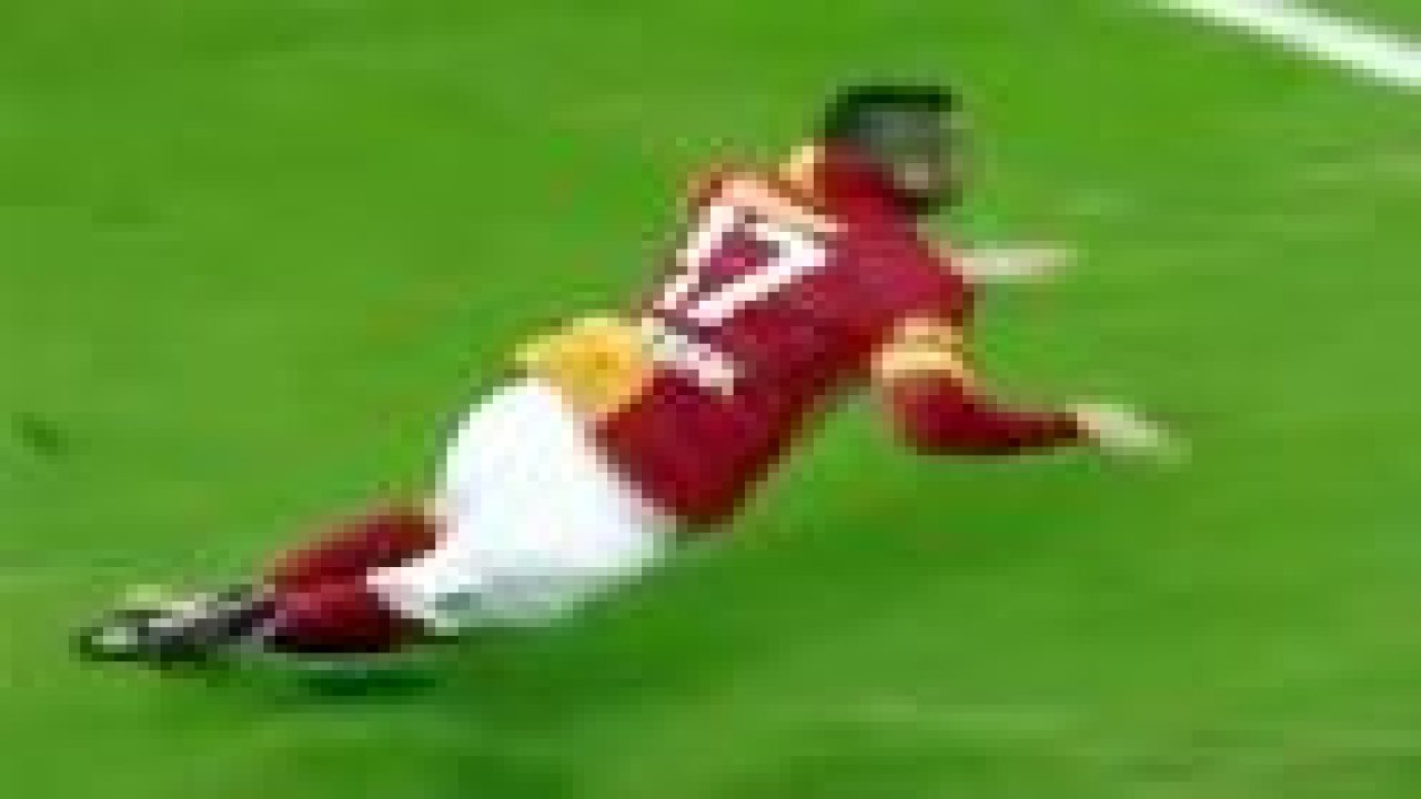 Burak Yılmaz yine kendini yere attı