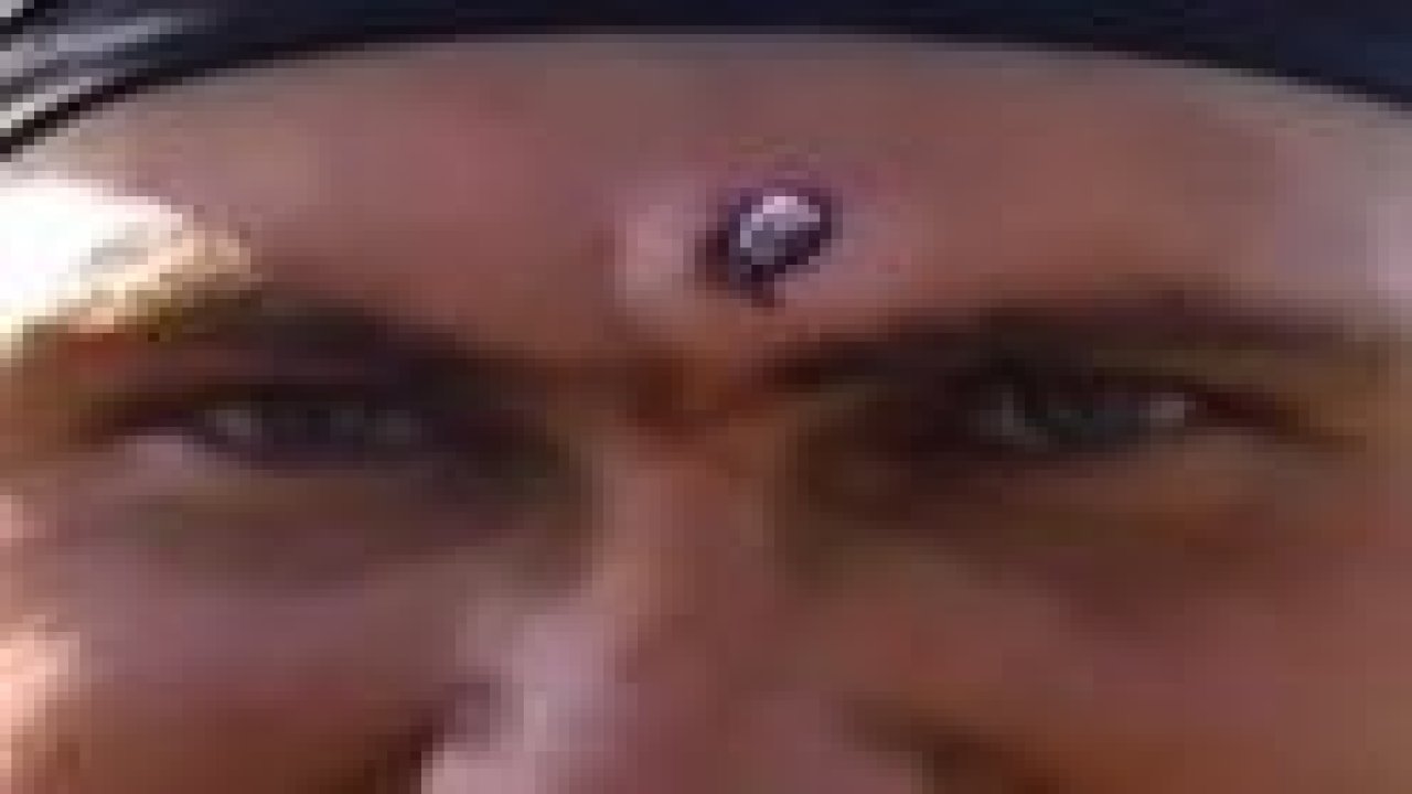 Alnından vurulan asker izlenme rekoru kırıyor