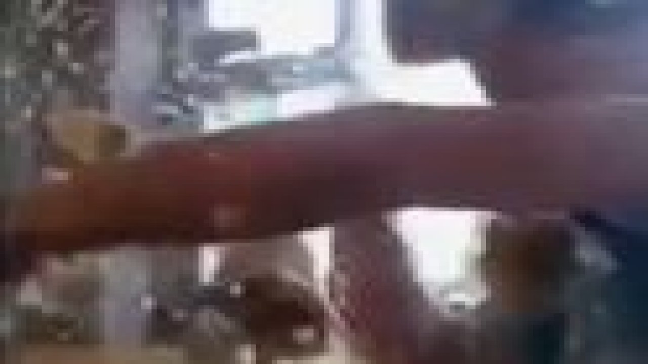 Kola şişesi bomba gibi patladı