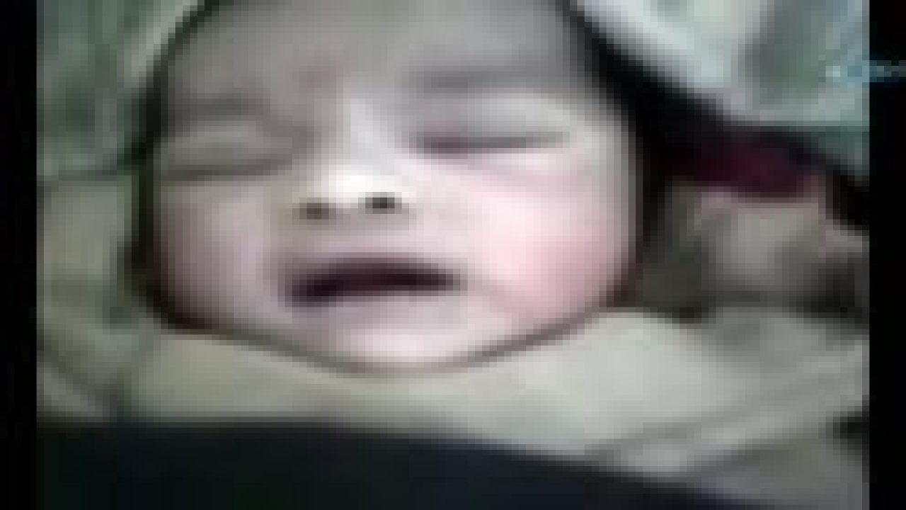 Doğar doğmaz ALLAH diyen bebek