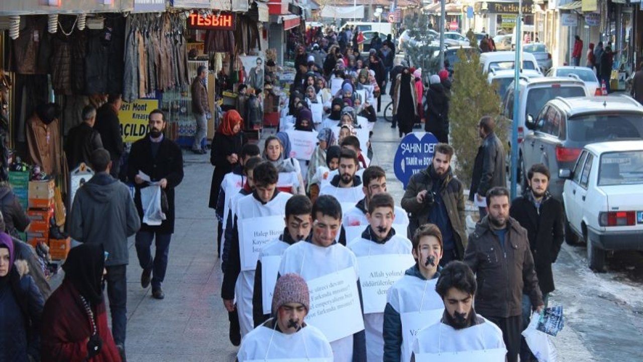 Terör saldırılarına kefenli protesto