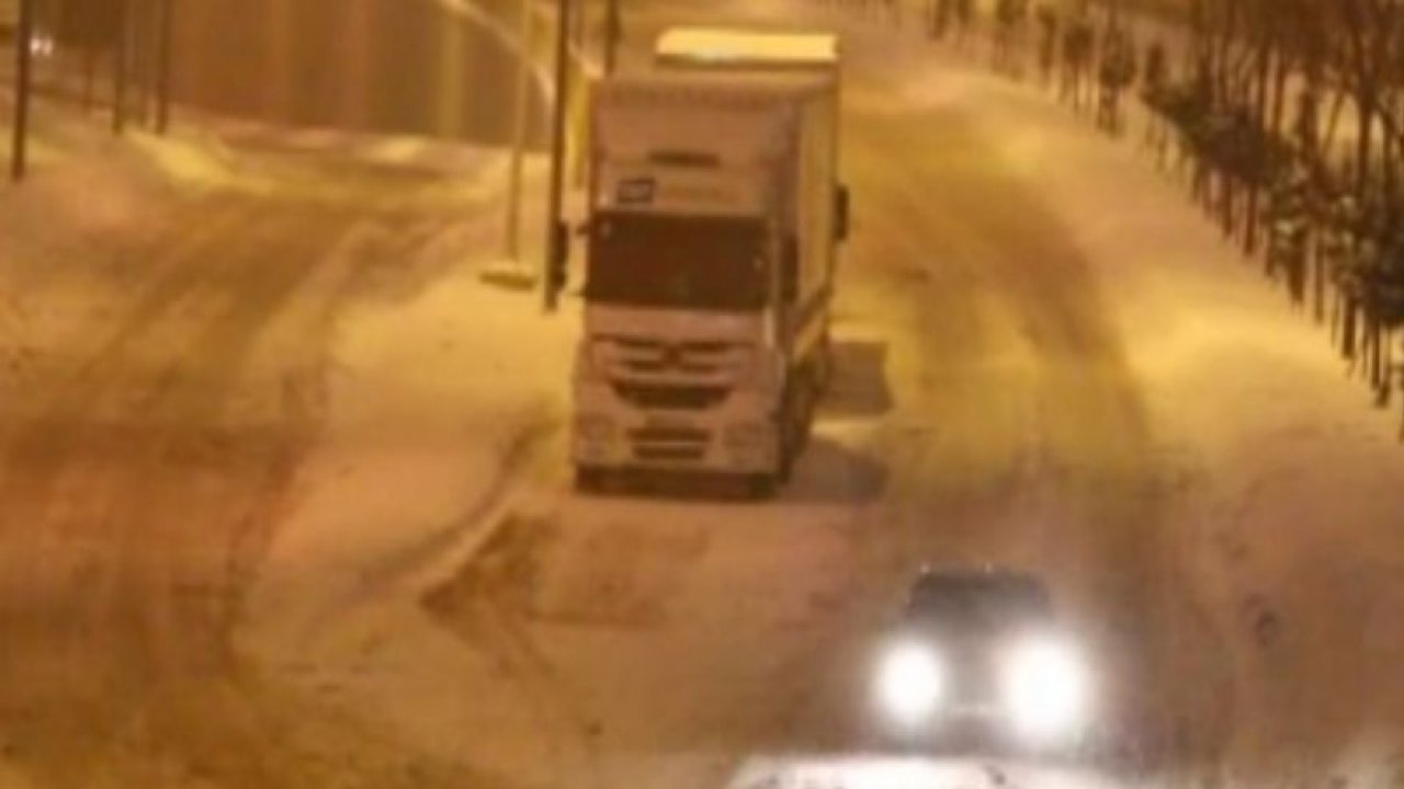 Konya'da kar yağışı ulaşımı olumsuz etkiliyor