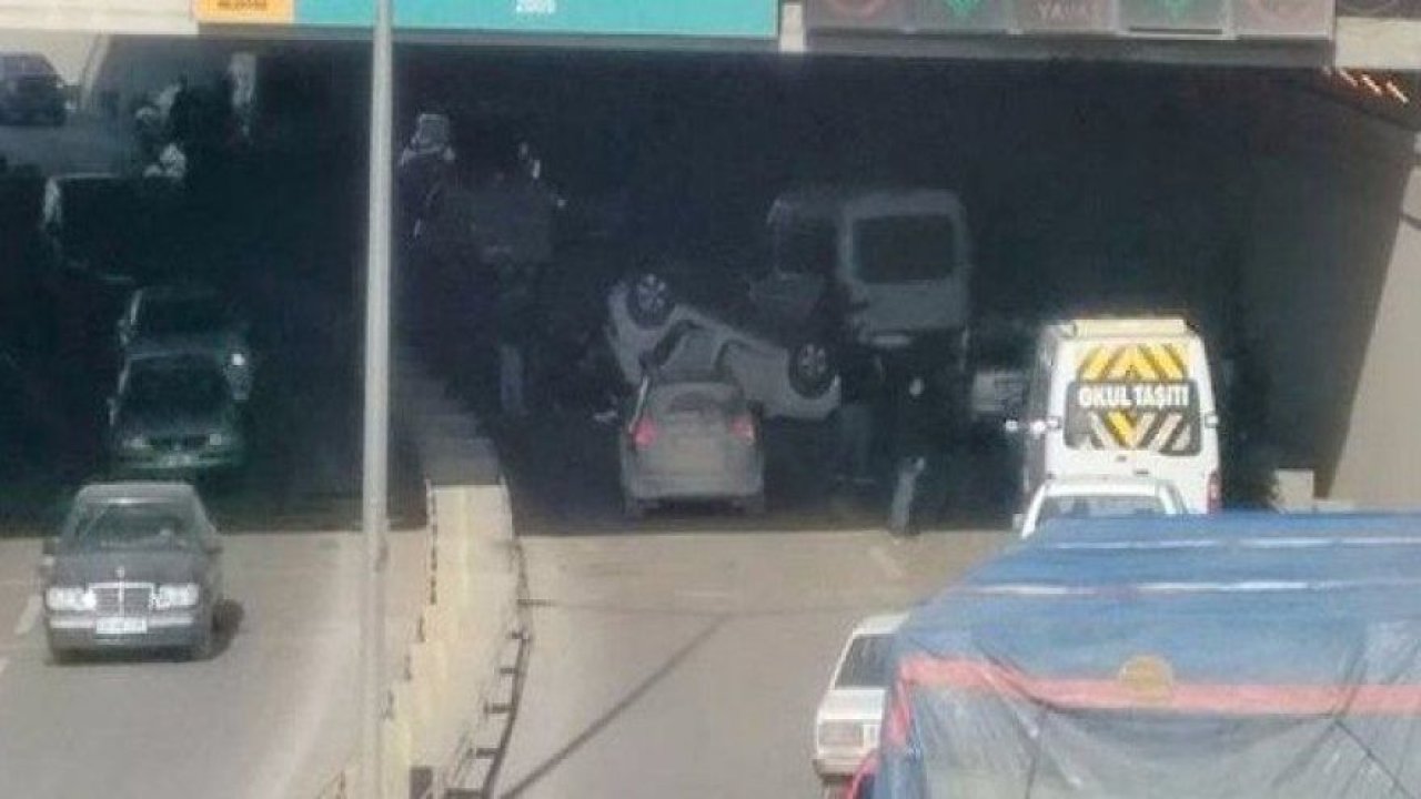 Köprülü Kavşakta araç takla attı