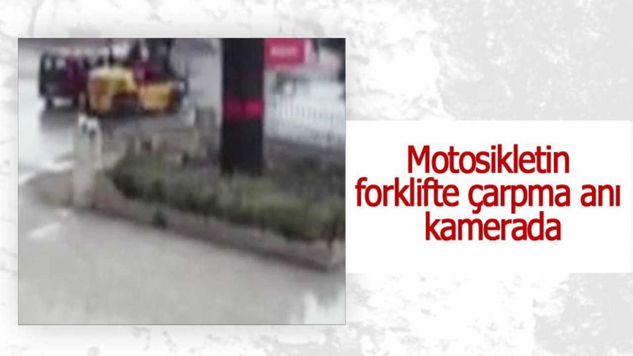 Motosikletin forklifte çarpma anı kamerada
