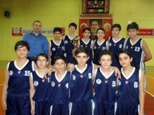 Basketbol Turnuvasında Özel Kahramankent Ortaokulu Şampiyon Oldu