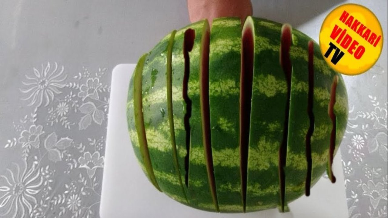 Karpuz Kesmenin Kolay Yöntemi