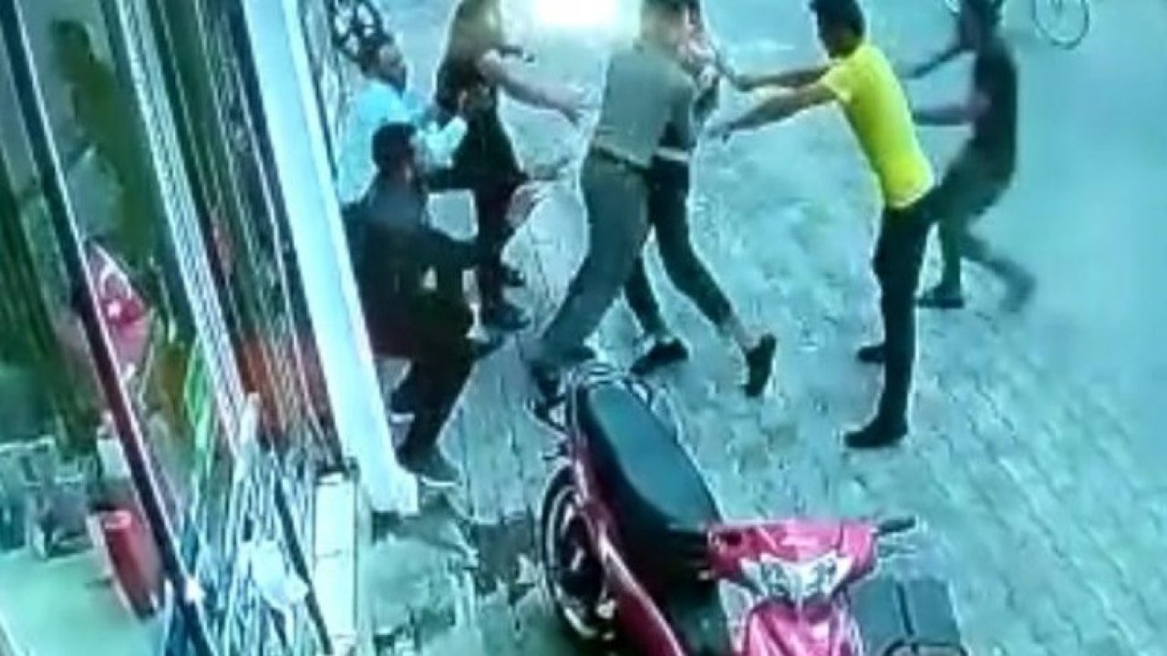 Kavgadaki makasla yaralama anı kameraya yansıdı