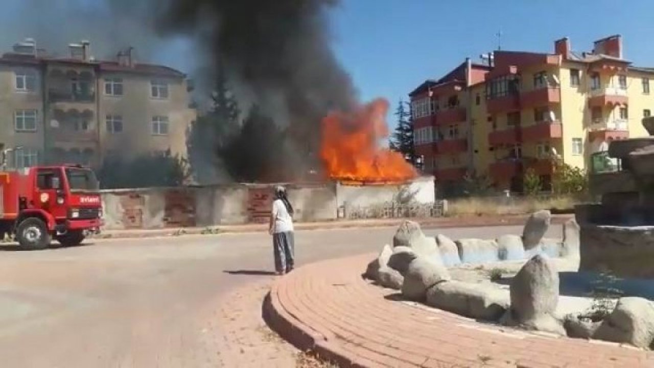 Yakılan otlar depoyu kül etti