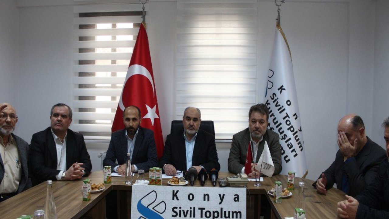 Zulme karşı üç maymun oynanıyor