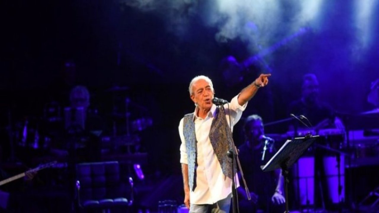 Edip Akbayram 30 yıl sonra Konya'da konser verdi