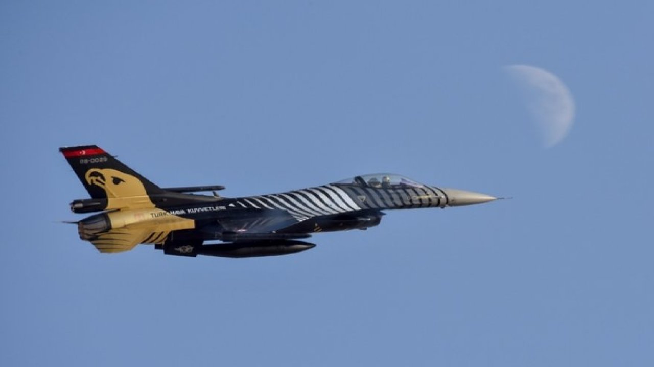 SOLOTÜRK 23 NİSAN ULUSAL EGEMENLİK ve ÇOCUK BAYRAMI