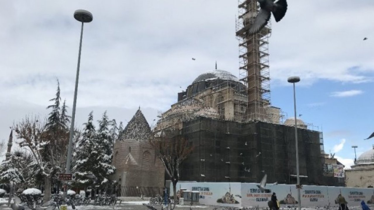 Konya Hükümet Meydanında renkli görüntüler