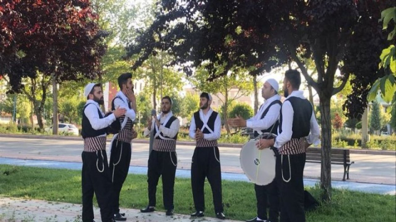 Konya’da yaşayan Suriyeliler düğün öncesi prova yaptı