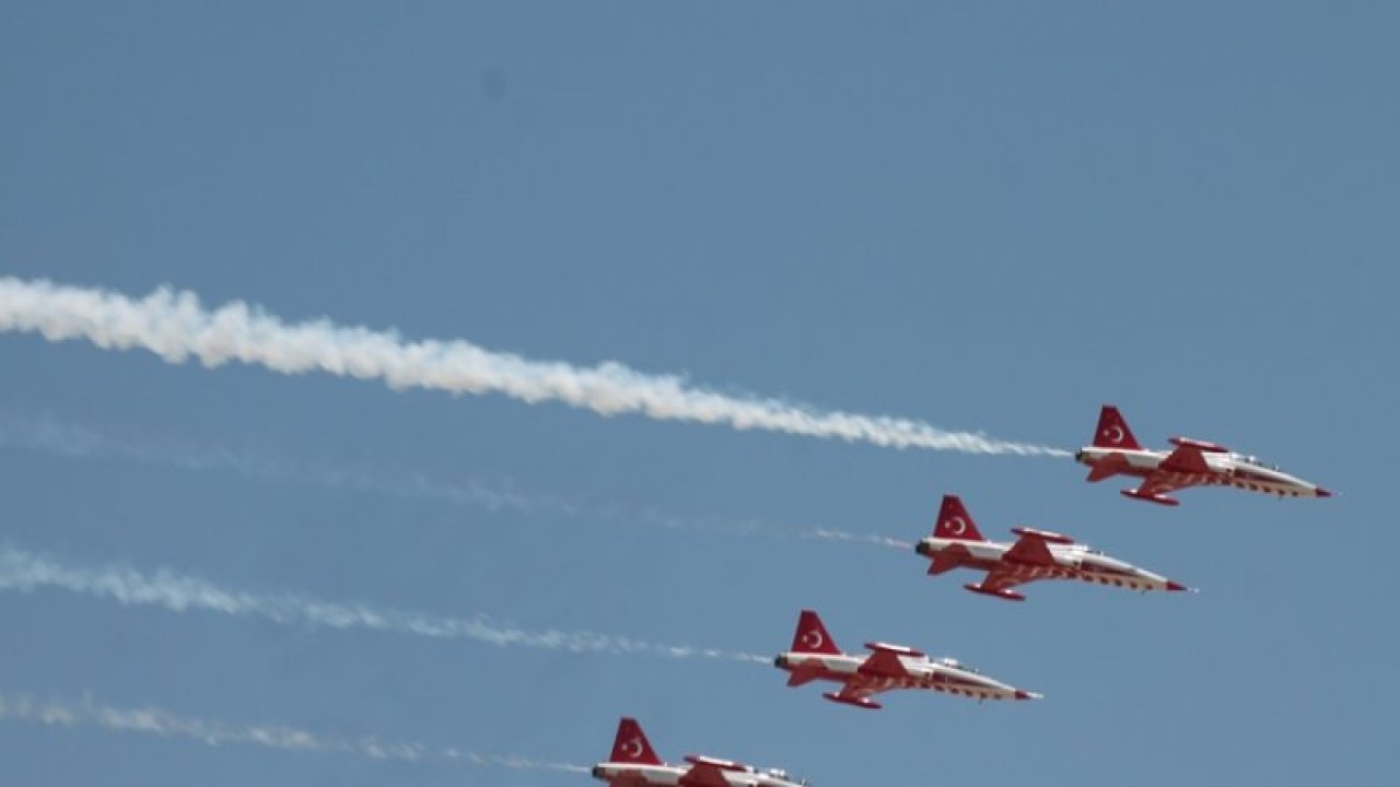 Türk Yıldızları nefes kesti